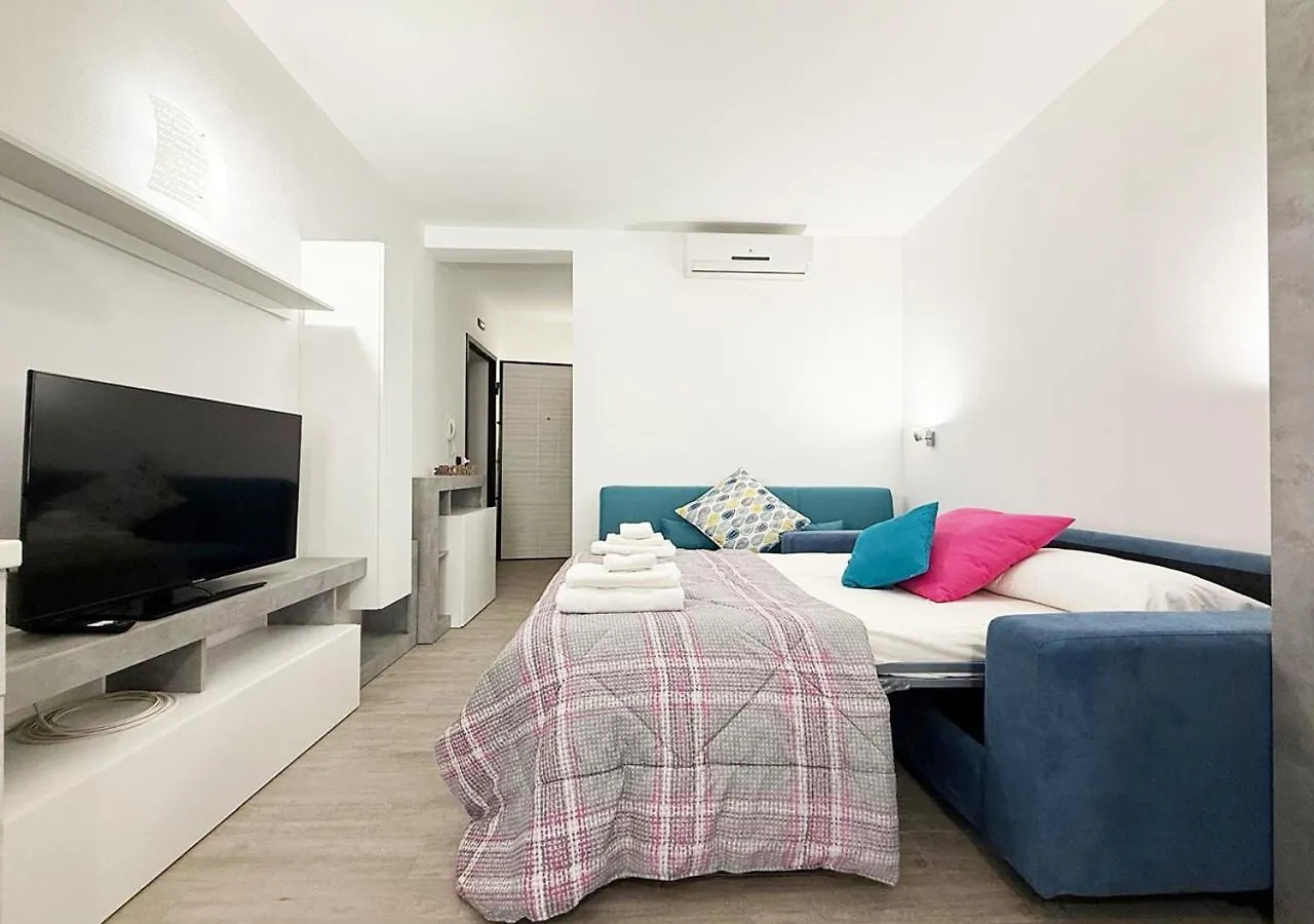 Ferienwohnung Pgs Immobiliare Srls Le Logge 3 Monolocale Ben Accessoriato A Pochi Passi Dal Centro La Maddalena  Apartment La Maddalena (Sassari)